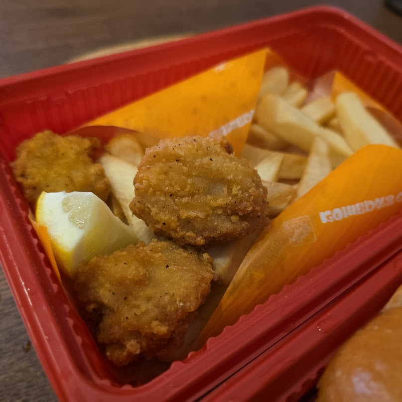 Komeda fried takeaway side dish with fries and lemon.